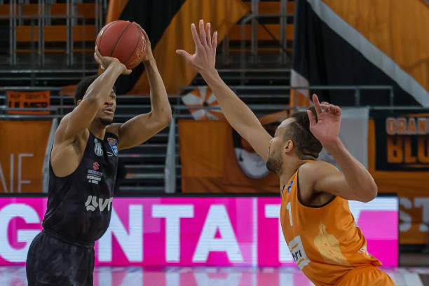 务上得以坚 务上得以坚